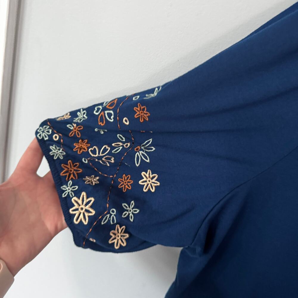BloomChic Blue 3/4 Sleeve Top w/ Floral Embroidery Women's Plus Size 22 - 24 - Picture 3 of 6